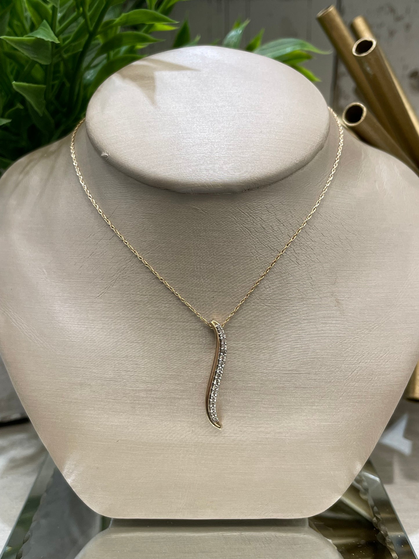 10k Yellow Gold 0.15ctw Diamond Twist Bar Pendant