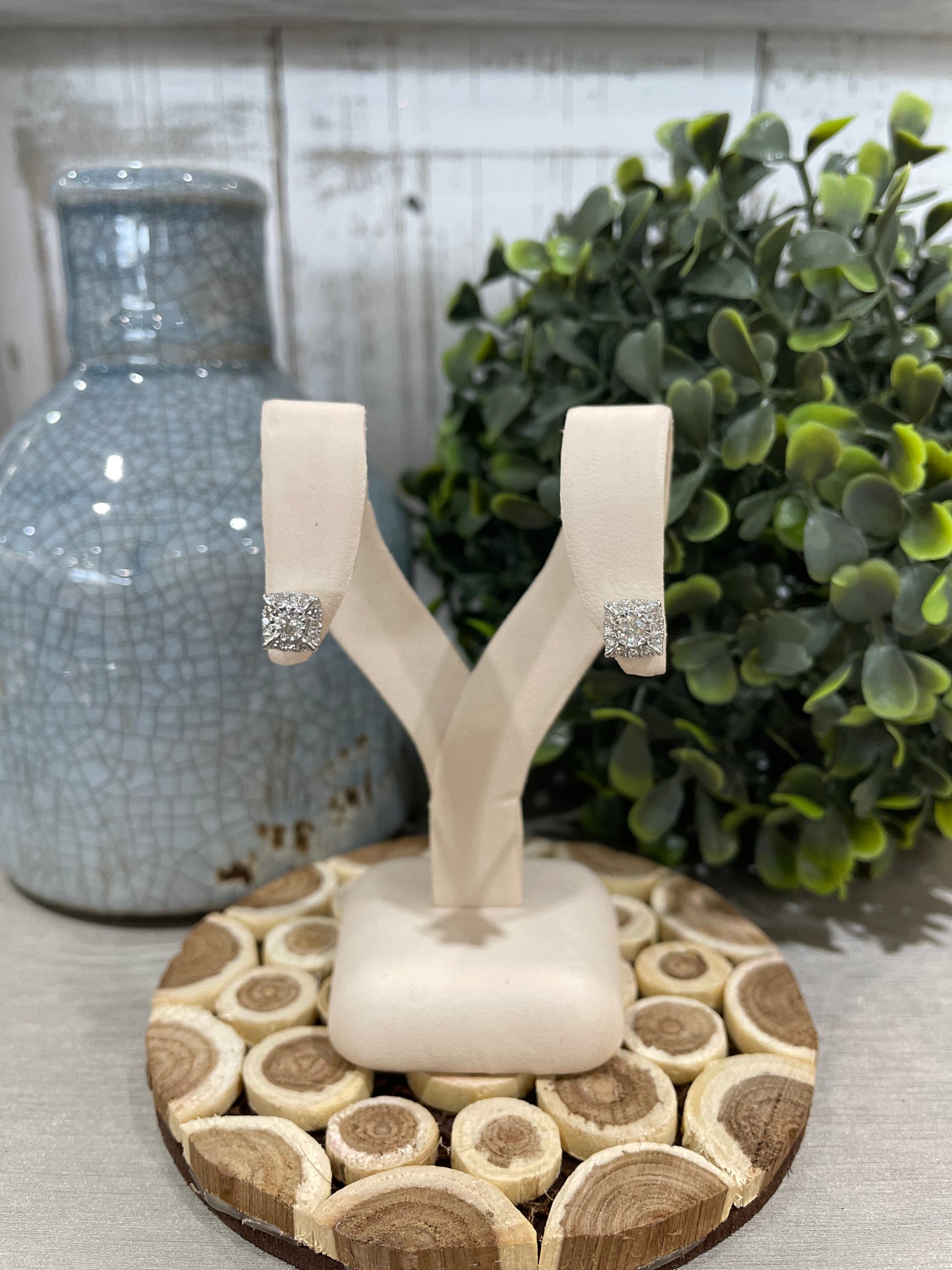 14k White Gold 1.00ctw Diamond Fashion Stud Earrings