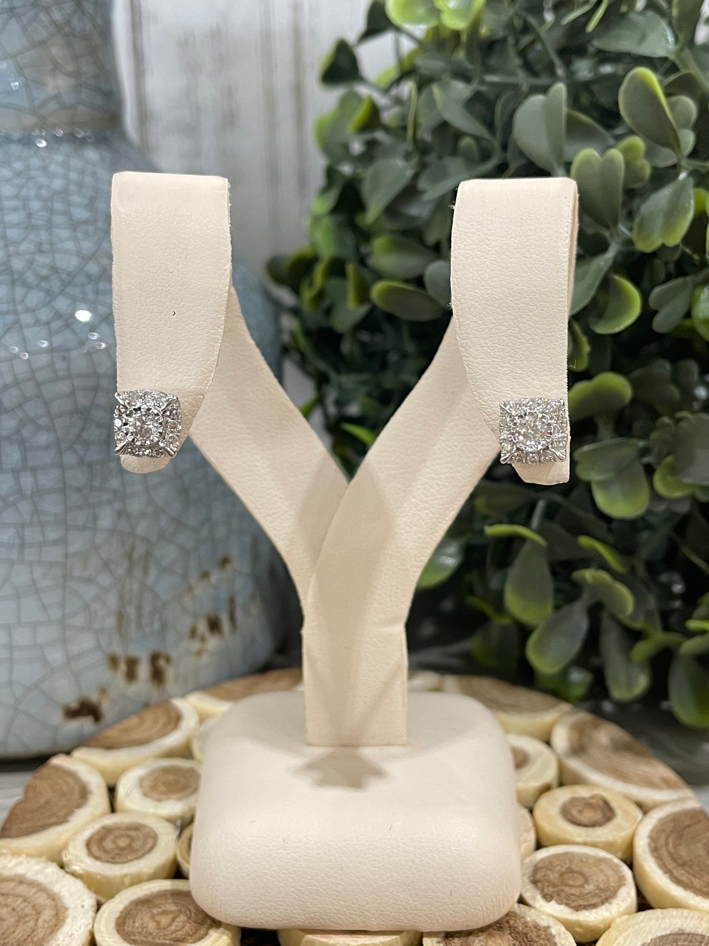 14k White Gold 1.00ctw Diamond Fashion Stud Earrings