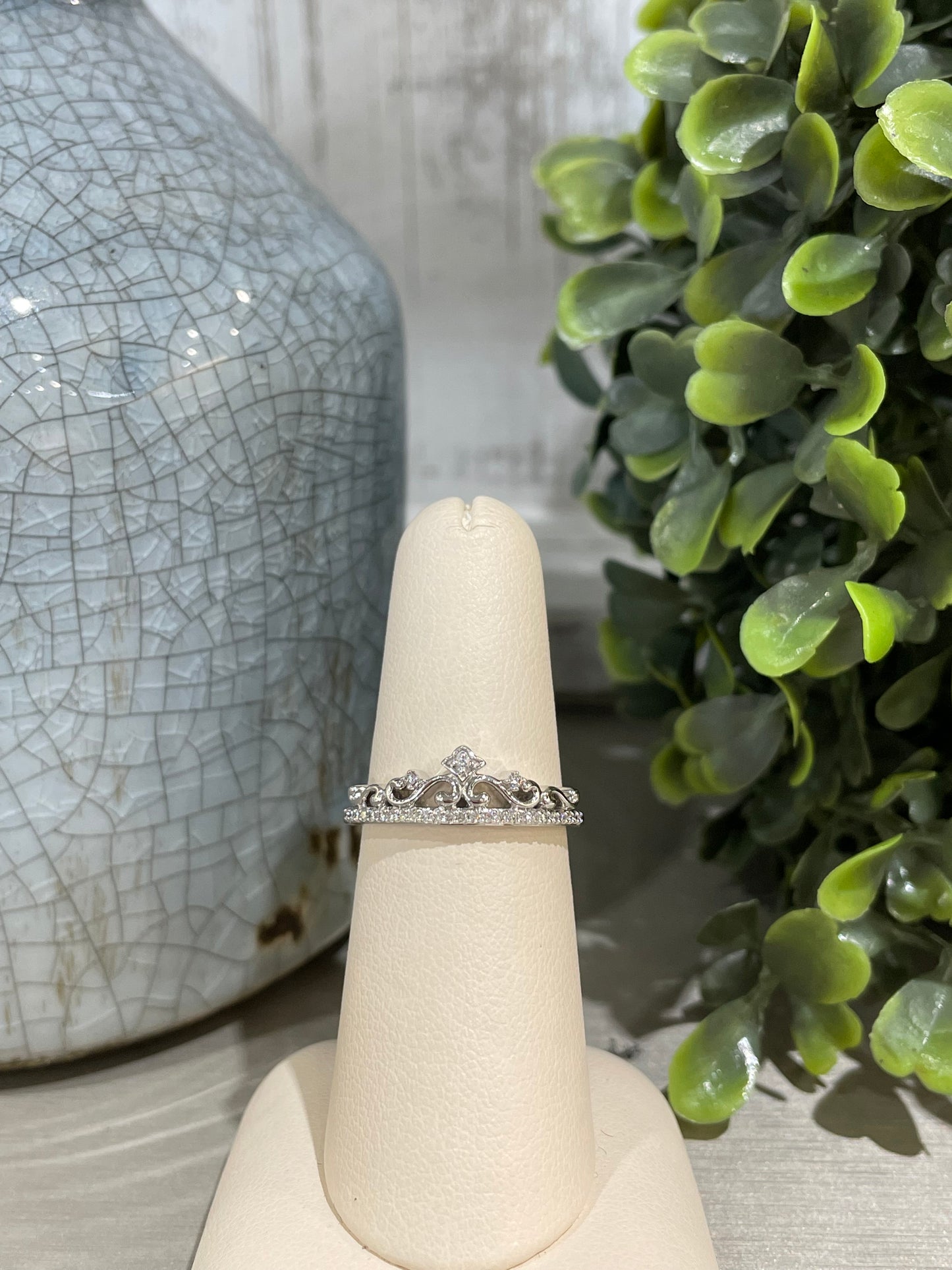 10k White Gold 0.27ctw Diamond Crown Ring