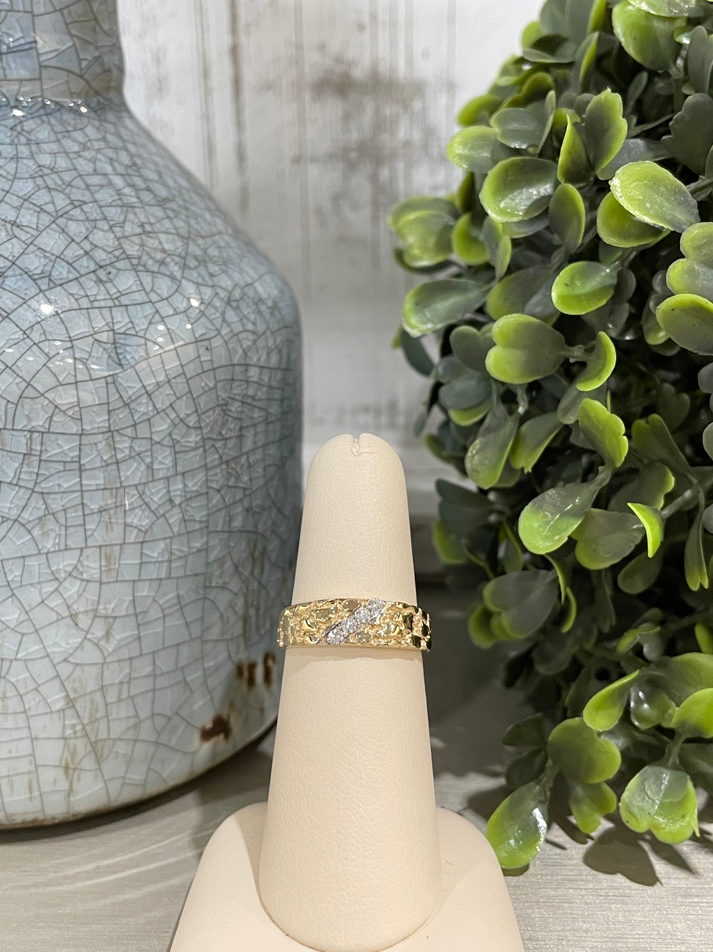 10k Yellow Gold 0.11ctw Diamond Printed Wedding Band