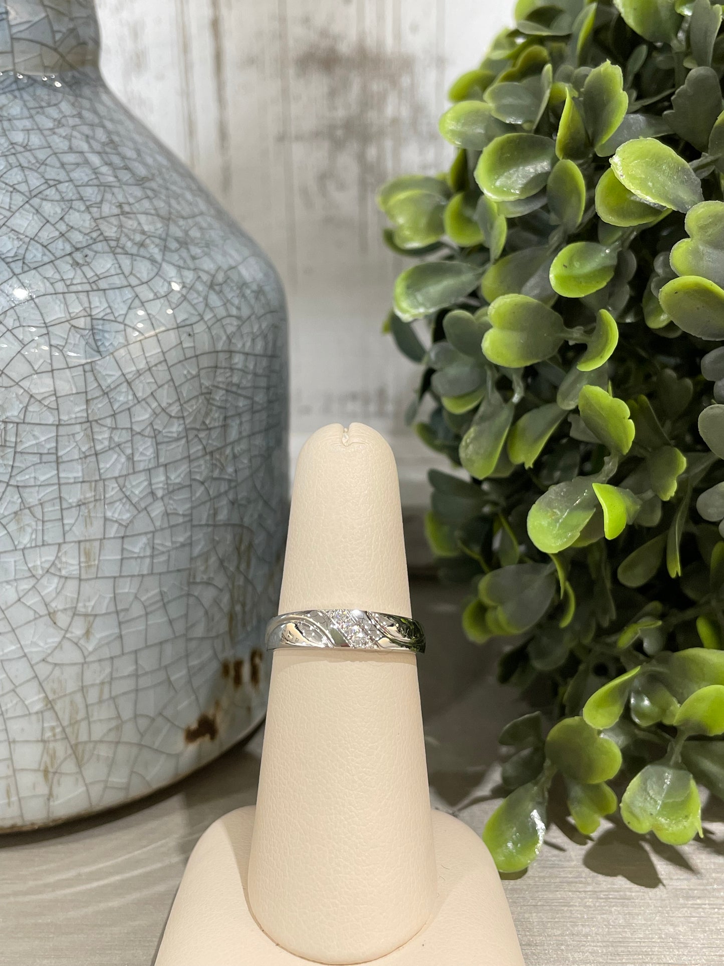 10k White Gold 0.05ctw Diamond Three Stone Wedding Band
