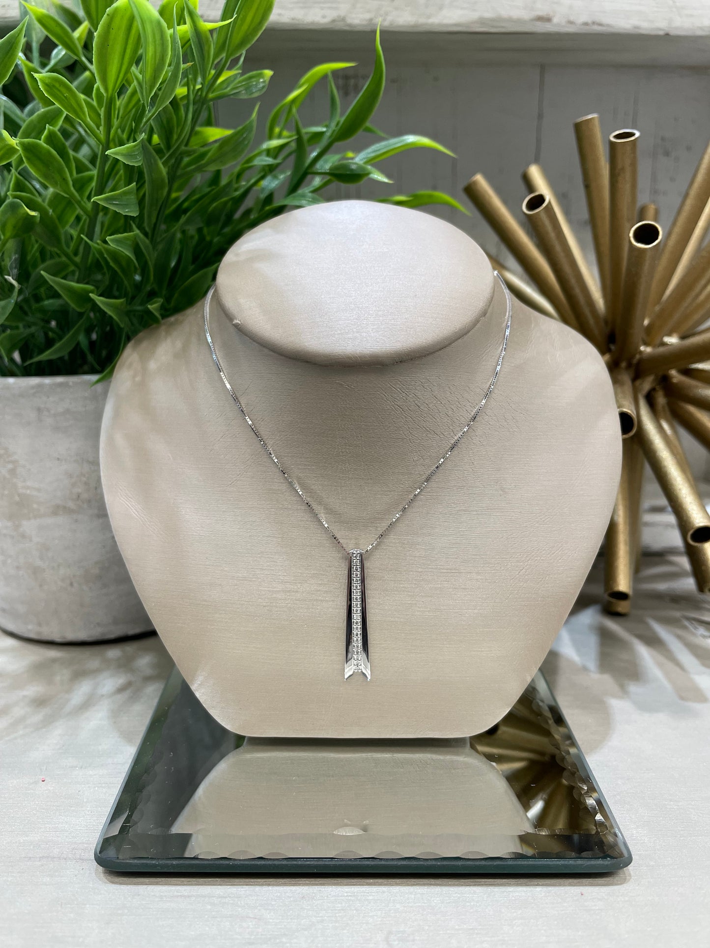 10k White Gold 0.13ctw Diamond Channel Bar Pendant