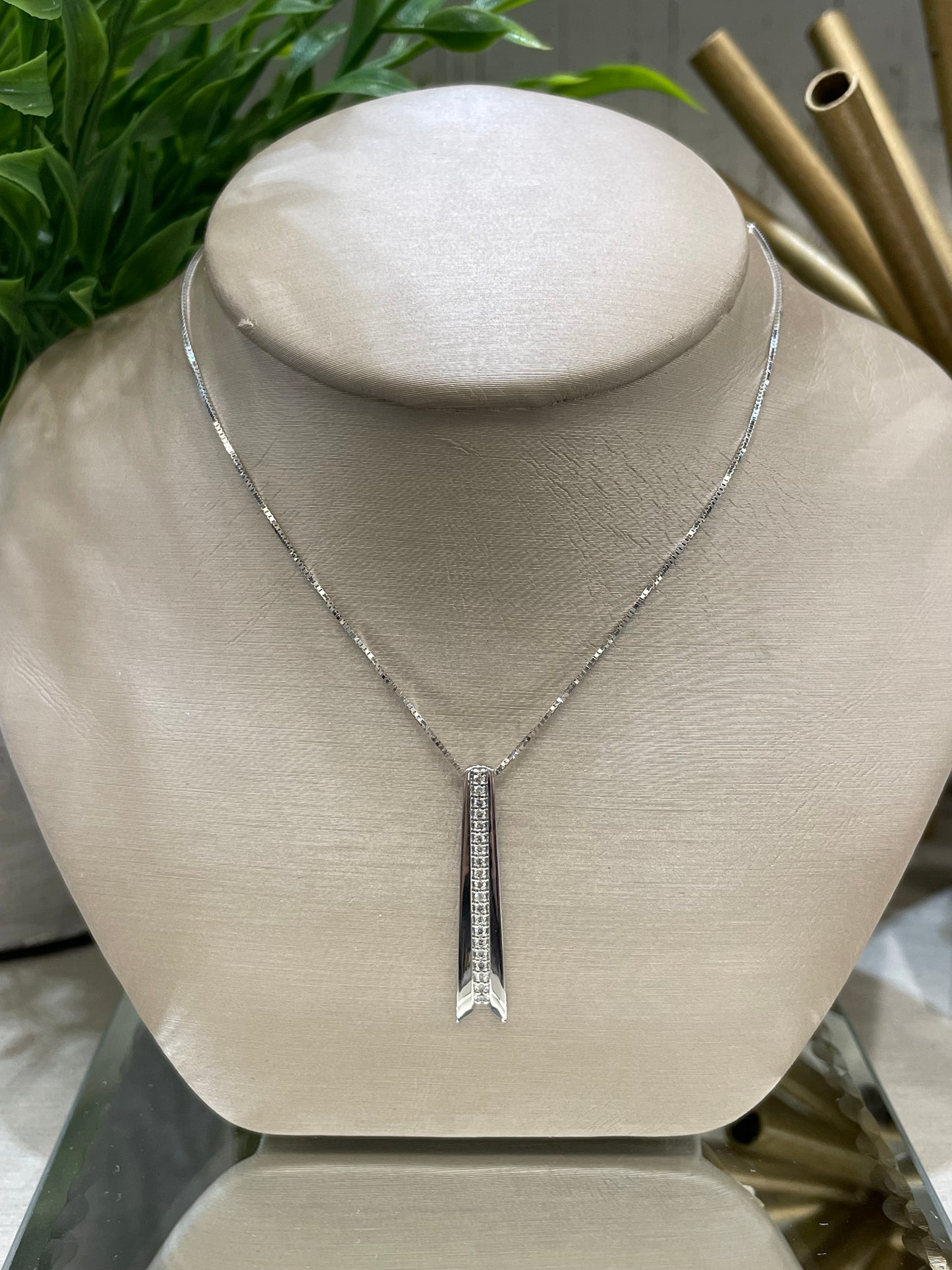 10k White Gold 0.13ctw Diamond Channel Bar Pendant