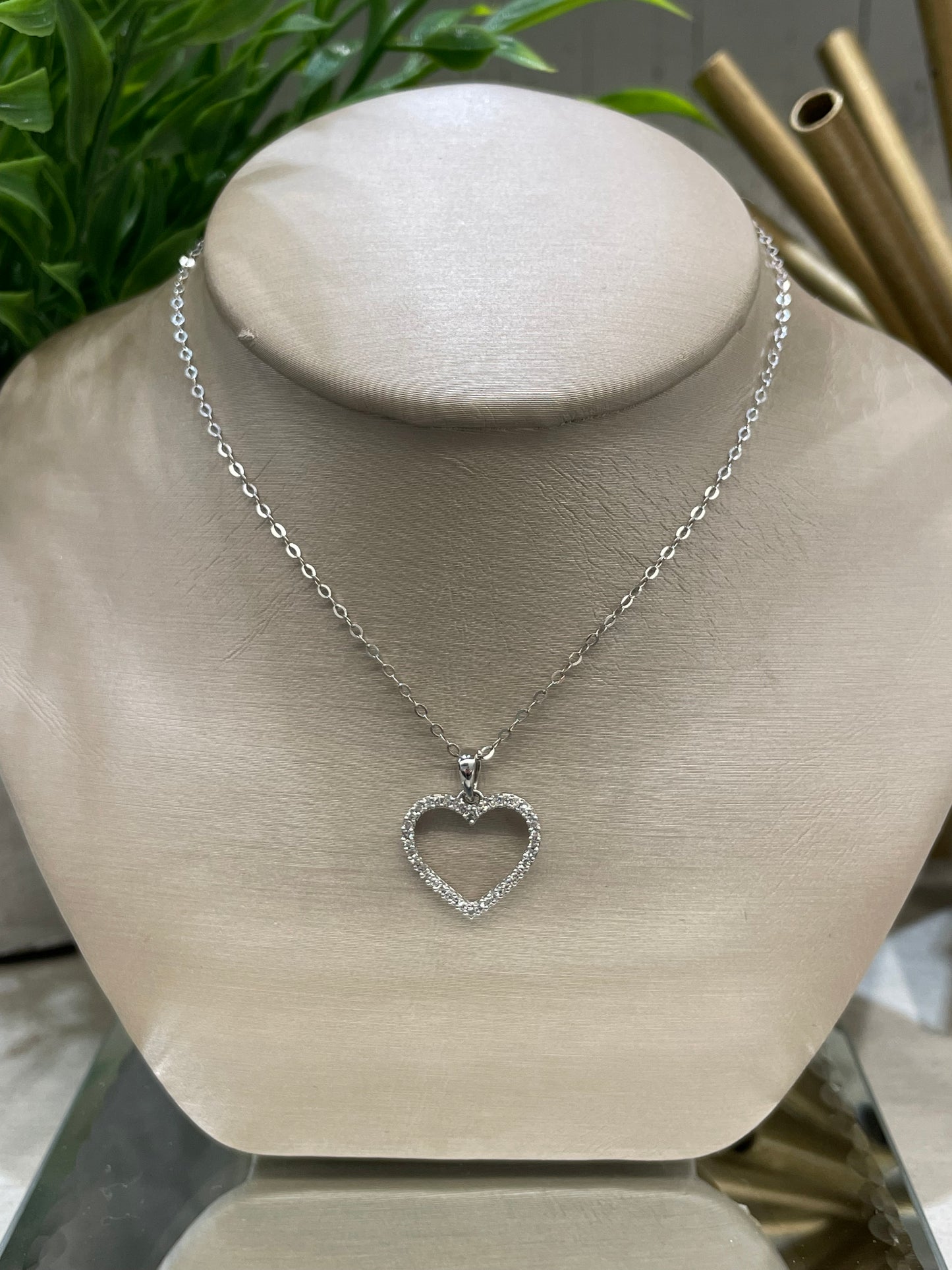 10k White Gold 0.20ctw Diamond Heart Pendant