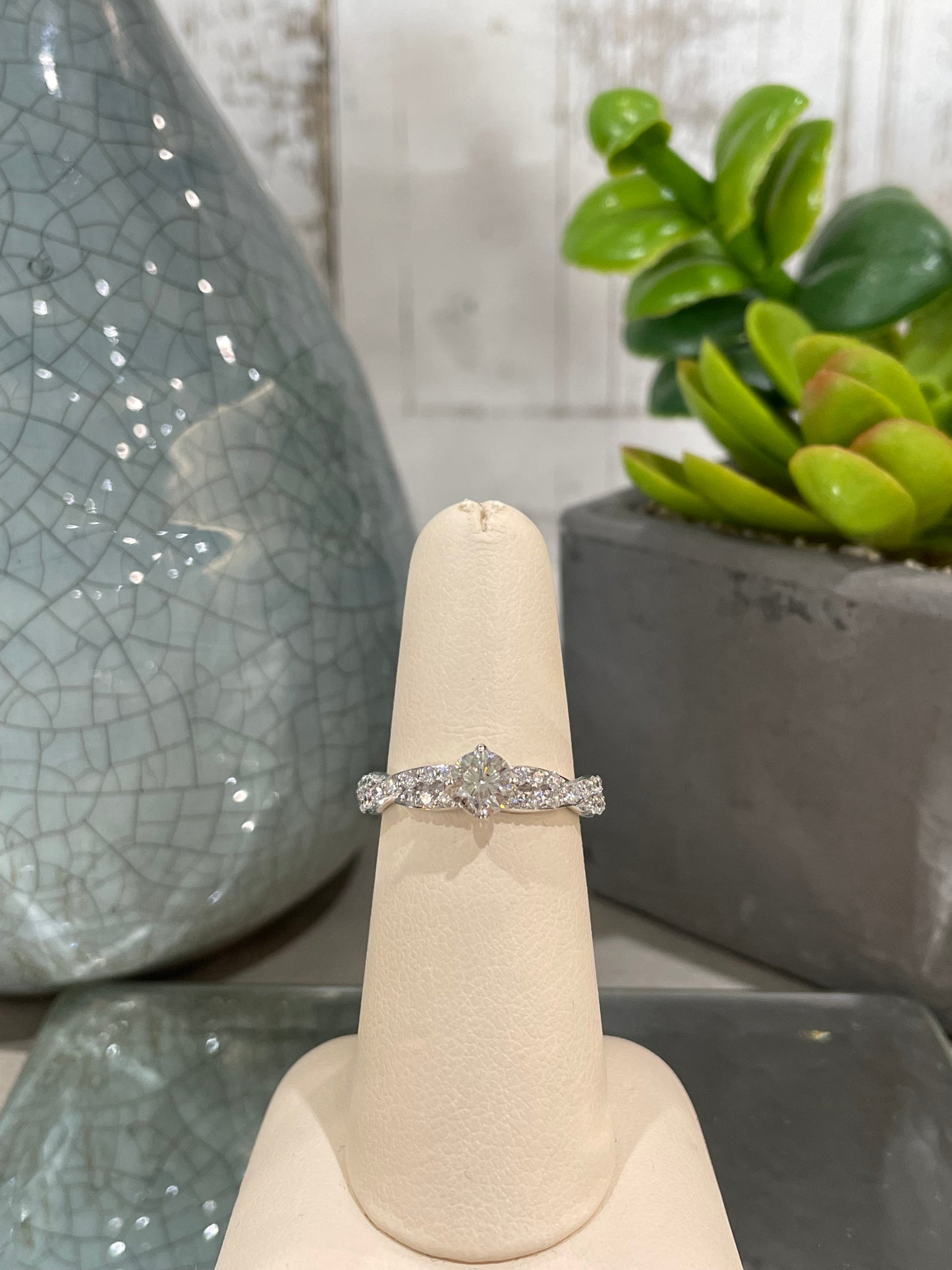 18k White Gold 0.50ct Diamond Ribbon Shoulder Engagement Ring
