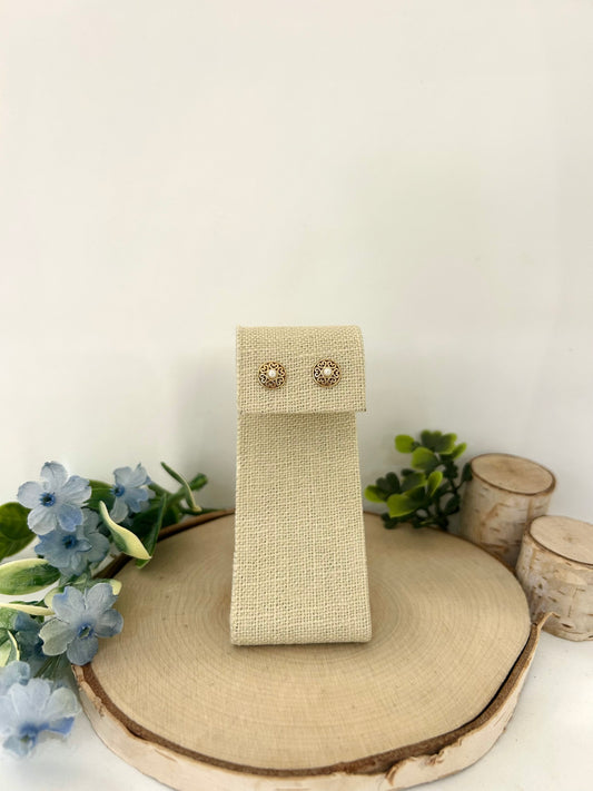 10k Gold Round Heart Detailed Pearl Stud Earrings