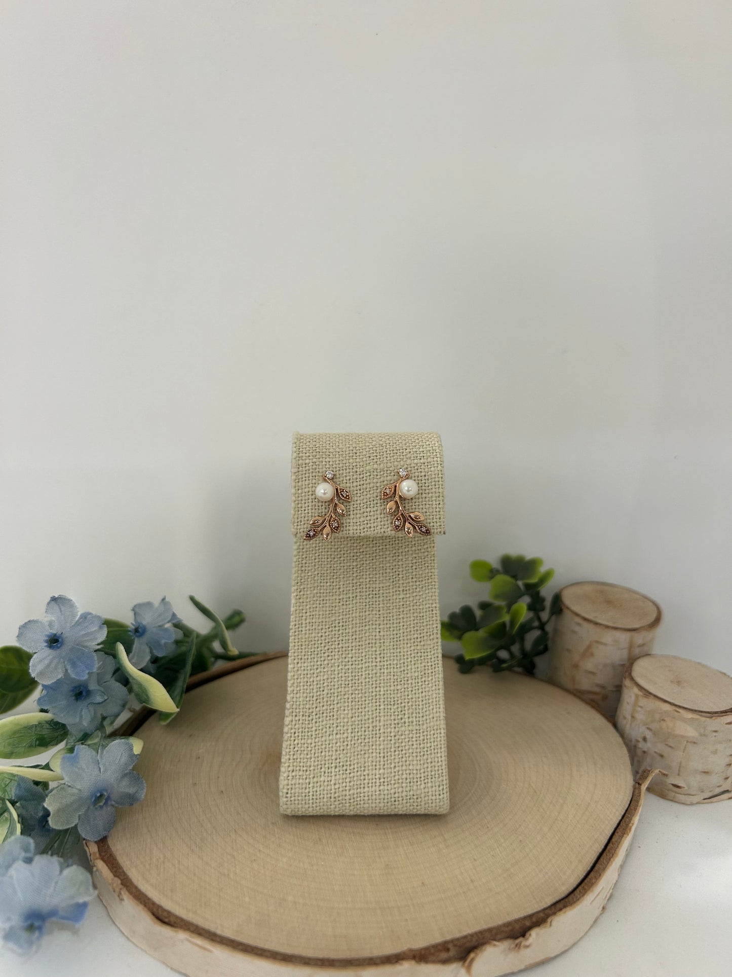 10k Rose Gold 0.04ctw Diamond Pearl Crawler Stud Earrings