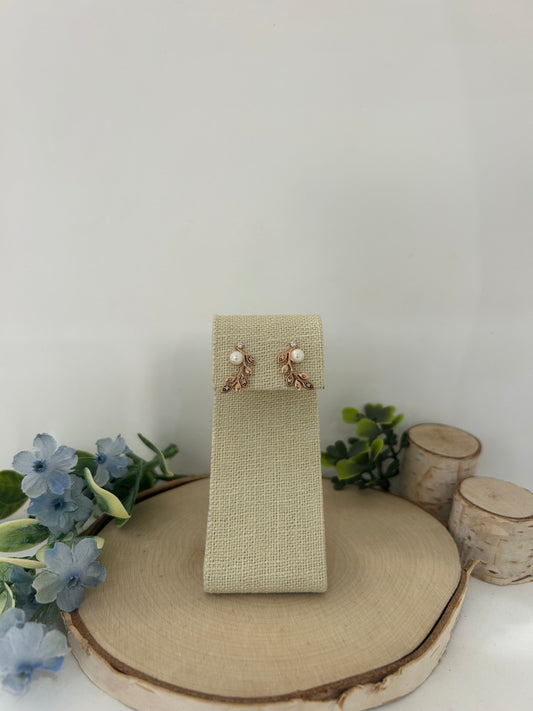 10k Rose Gold 0.04ctw Diamond Pearl Crawler Stud Earrings