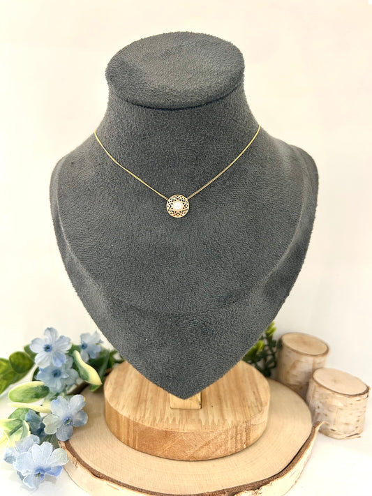 10k Gold Round Heart Detailed Fresh Water Pearl Necklace