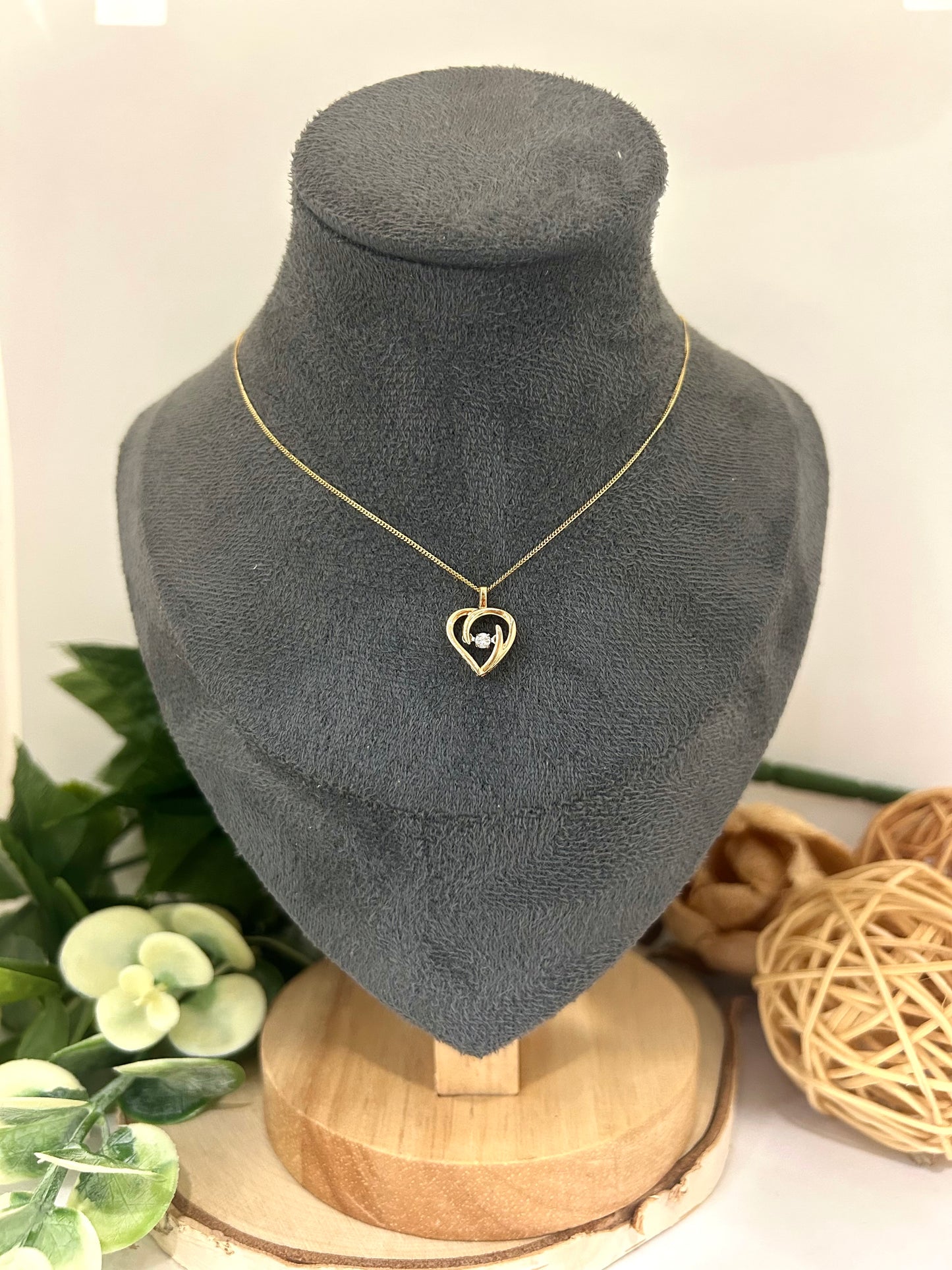 10k Gold 0.05ct Diamond Heart Twinkle Pendant