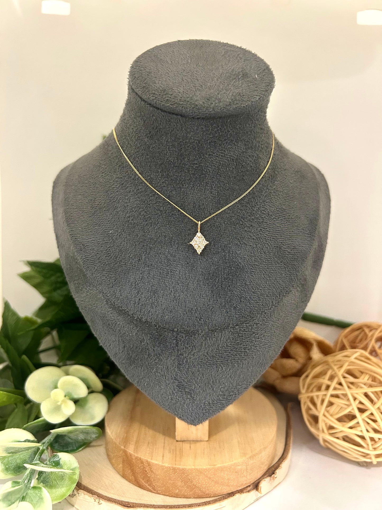 10k Yellow Gold 0.17ctw Diamond Shaped Cluster Pendant