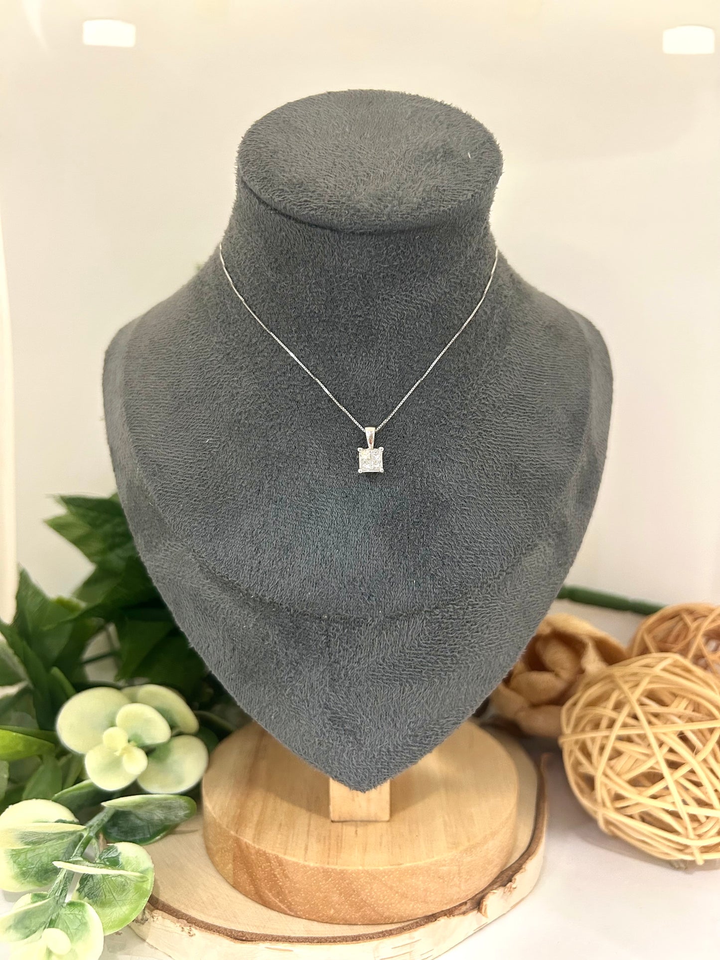 10k White Gold 0.50ctw Diamond Invisible Set Pendant