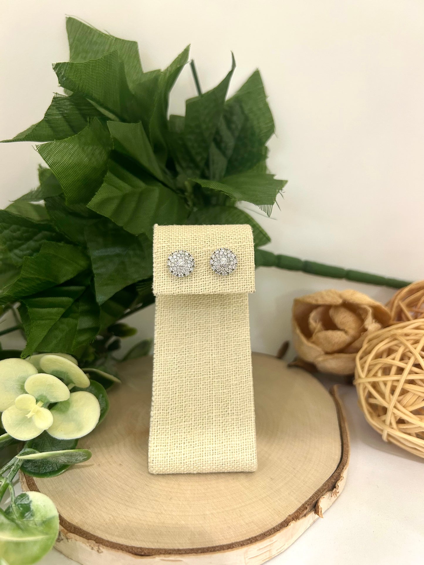 10k White Gold 0.69ctw Diamond Cluster Stud Earrings