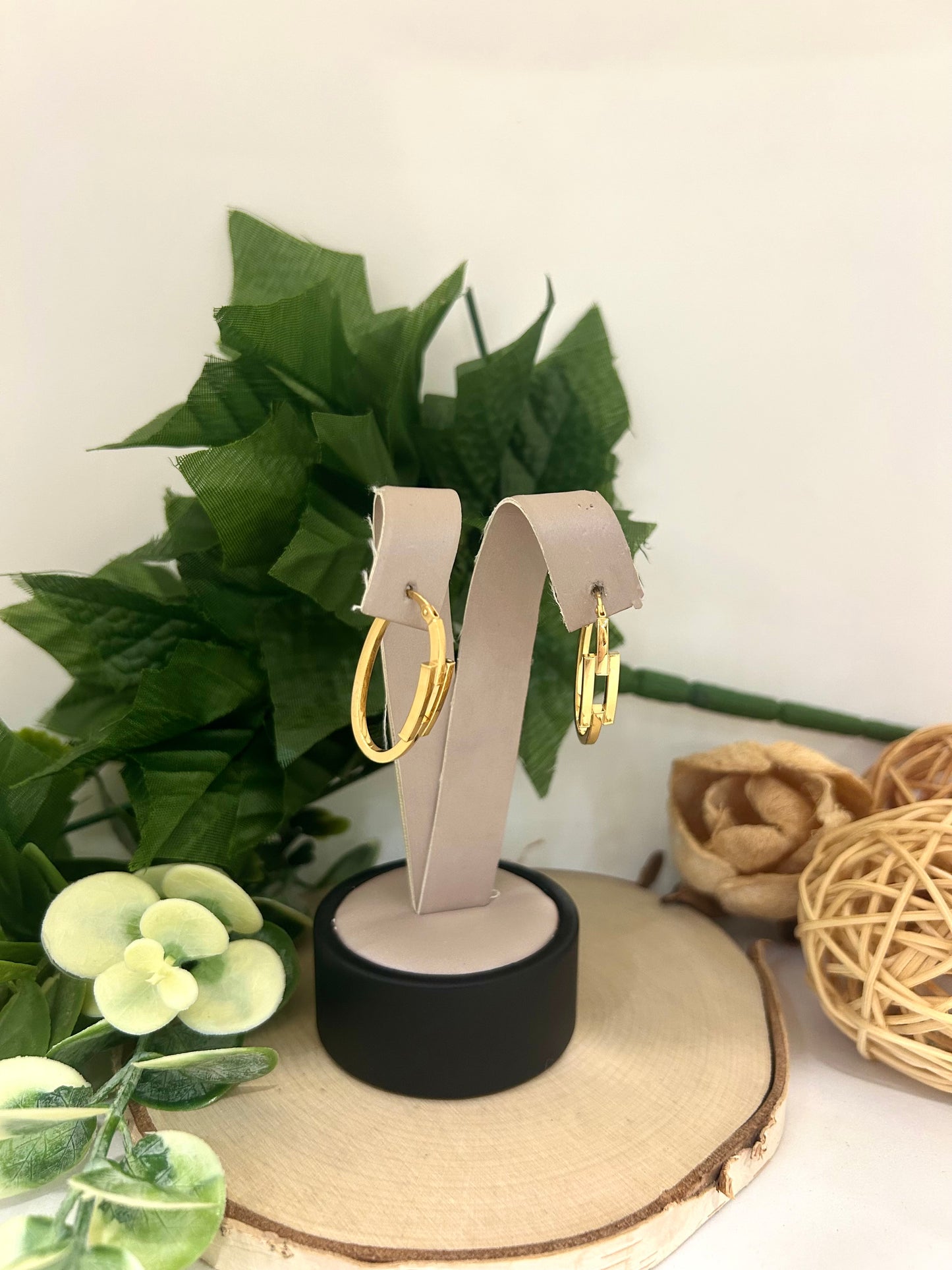 10k Gold Oval Split Detail Hoop Earrings