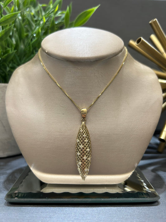 10k Yellow Gold 0.10ctw Diamond Scattered Filigree Pendant