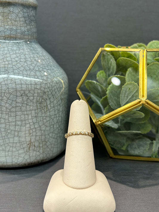 10k Yellow Gold 0.06ctw Diamond Sideways Heart Band