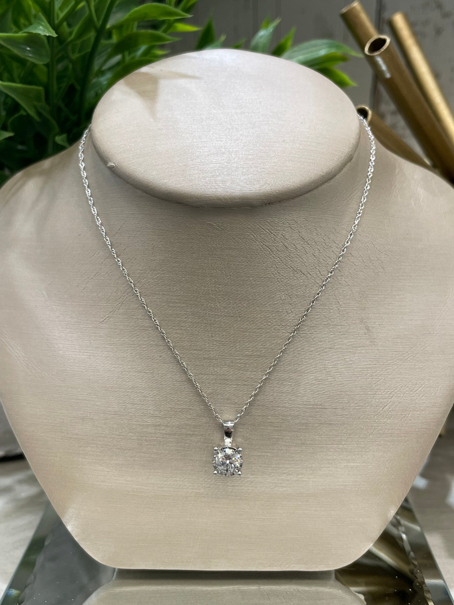 14k White Gold 0.50ct Diamond Illusion Pendant