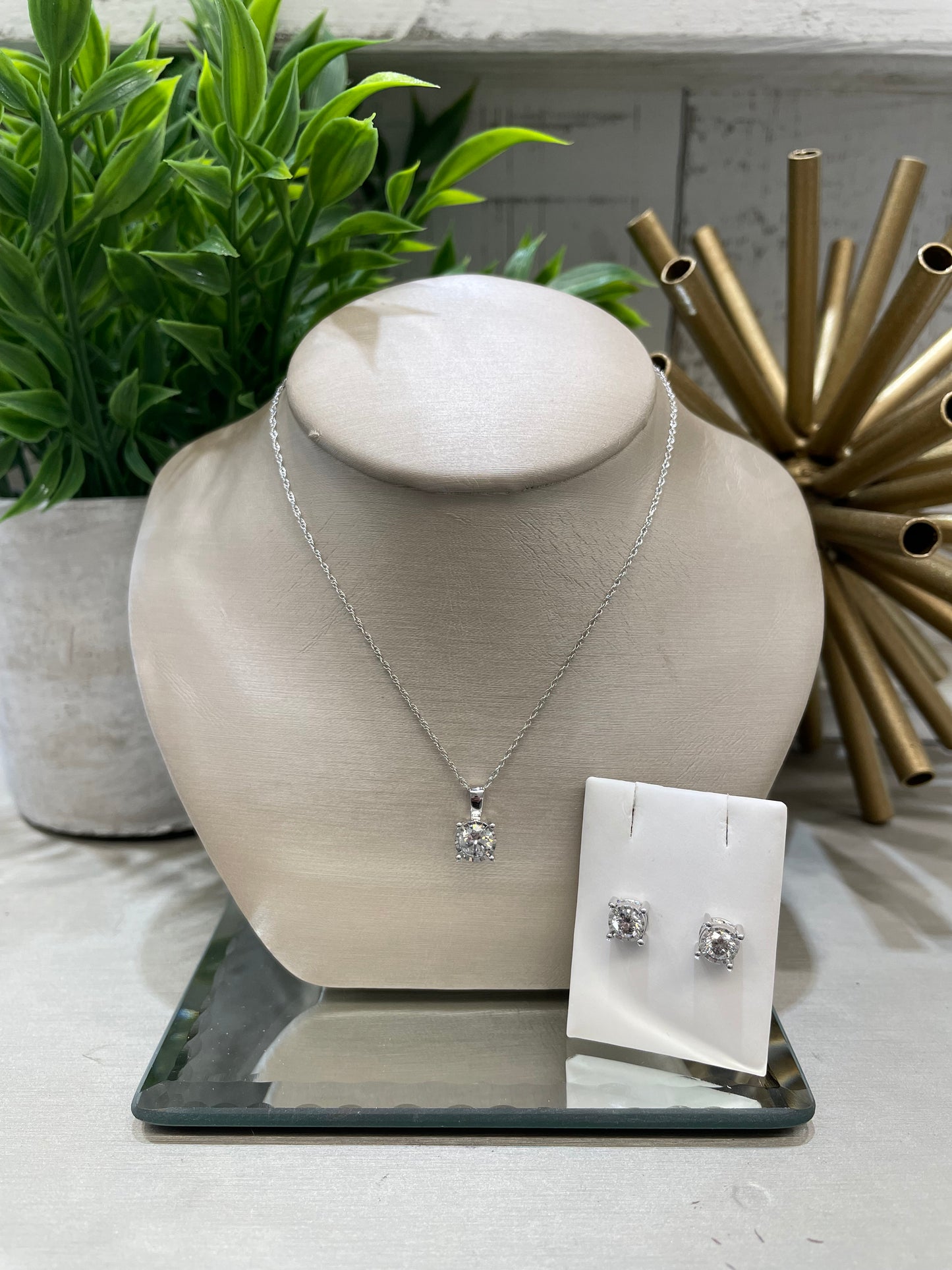 14k White Gold 0.50ct Diamond Illusion Pendant